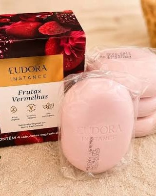 Sabonete Vegetal Em Barra Perfumado Instance Frutas Vermelhas 4X80G